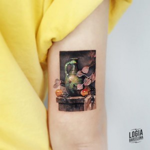 tatuaje_brazo_bodegon_microrealism_logia_barcelona_mumi_ink 